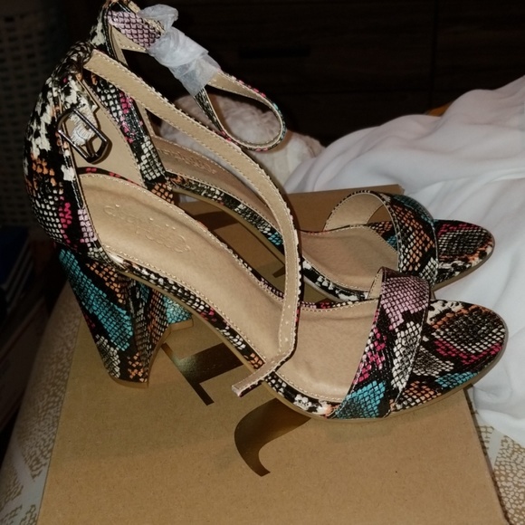 Shoes - Picture 2 of 4